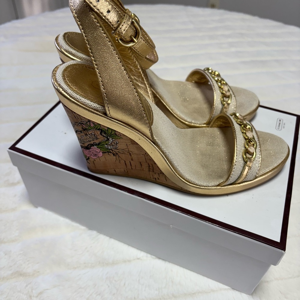 Coach Gold Wedge Sandals with Chain Embellishment 7.5